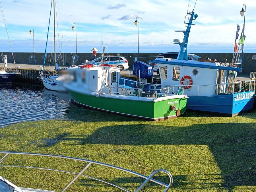 Pijany i agresywny sternik zatrzymany w porcie w Kuźnicy. Mając prawie 2 promile, pływał po Zatoce Puckiej / fot. KWP Gdańsk | Gazeta Morska