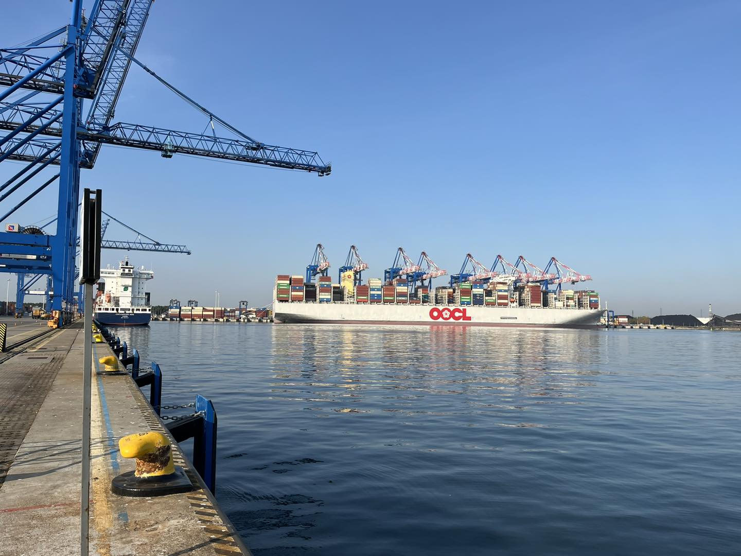 Kontenerowiec OOCL Piraeus fot. Baltic Hub