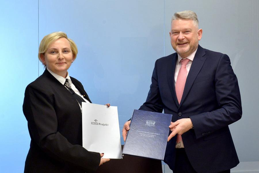Prof. Justyna Kucińska-Lipka  prorektor PG ds. rozwoju oraz Cezary Lewandowski  prezes zarządu Orlen Projekt S.A. fot. Politechnika Gdańska