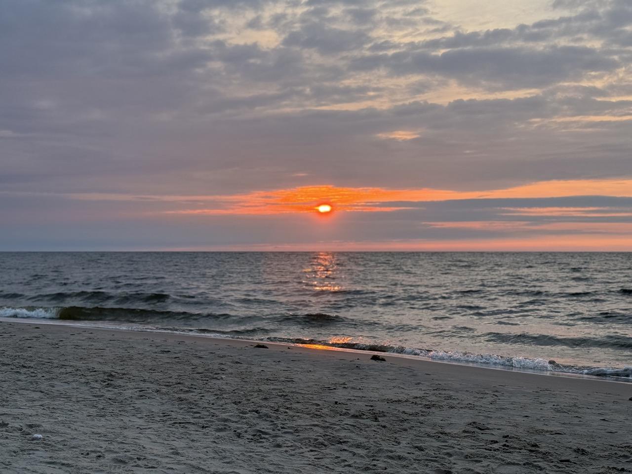 Zachód słońca nad Morzem Bałtyckim fot. Daniel Nawrocki / Gazeta Morska