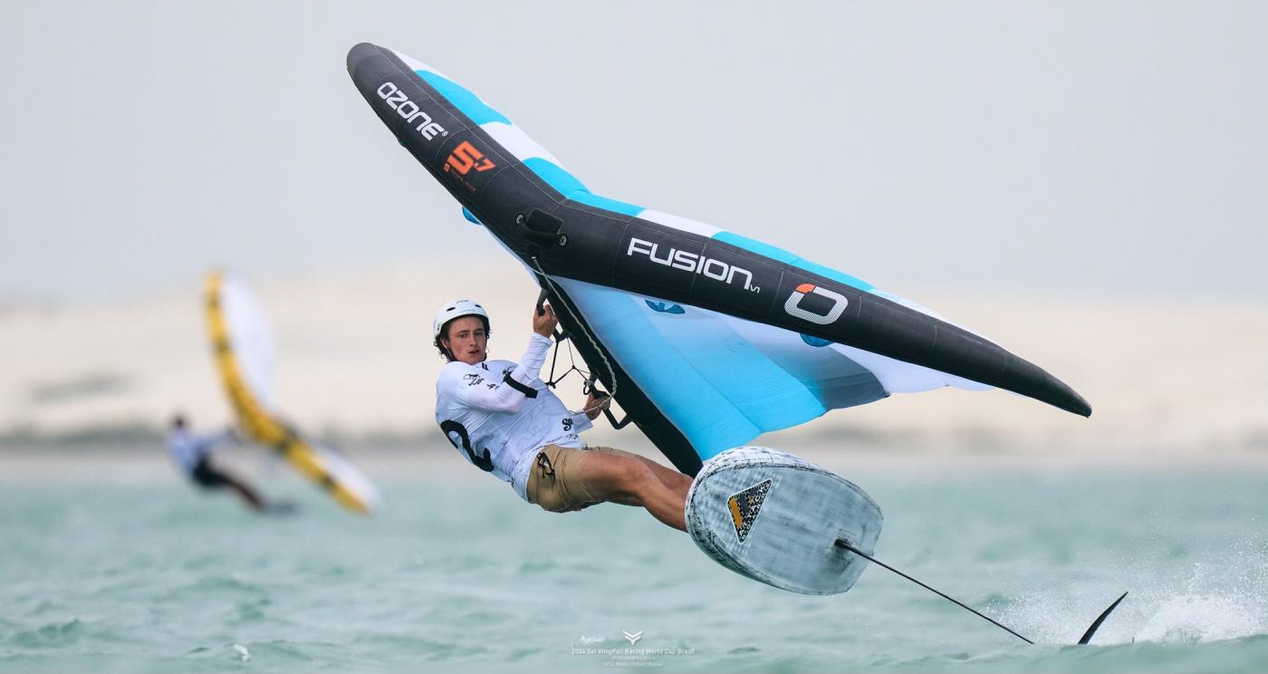 Kamil Manowiecki Sopocki Klub Żeglarski wygrywa finałowe regaty Pucharu Świata WingFoil Racing 2024 / fot. Robert Hajduk