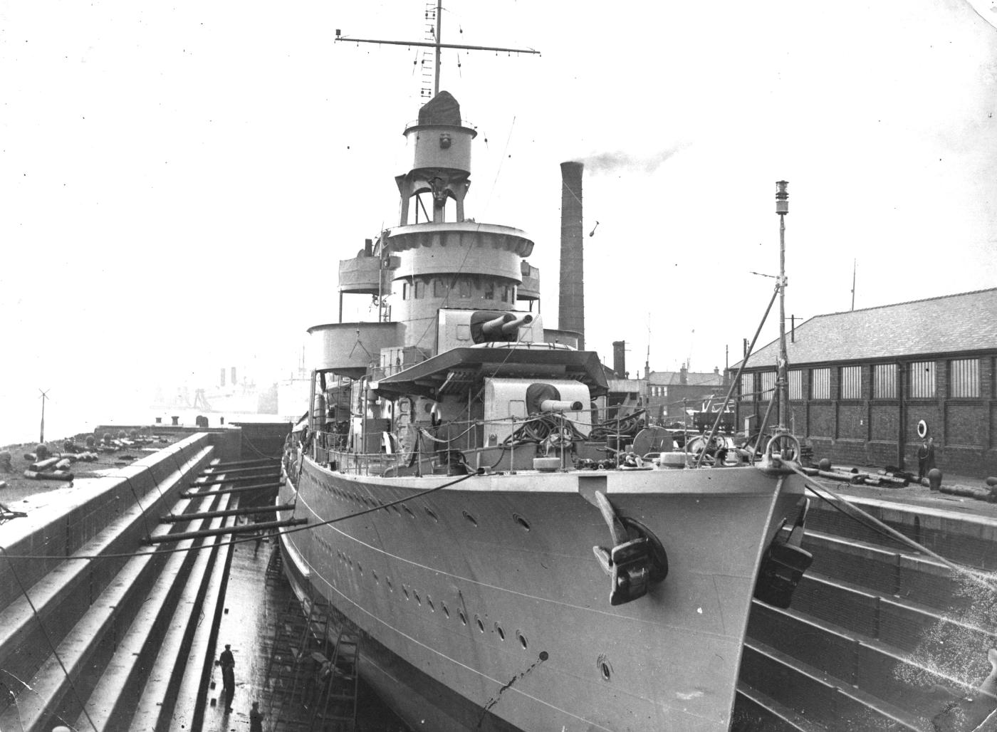 fot. Niszczyciel ORP  Błyskawica  w doku wykończeniowym w Southampton / Narodowe Archiwum Cyfrowe