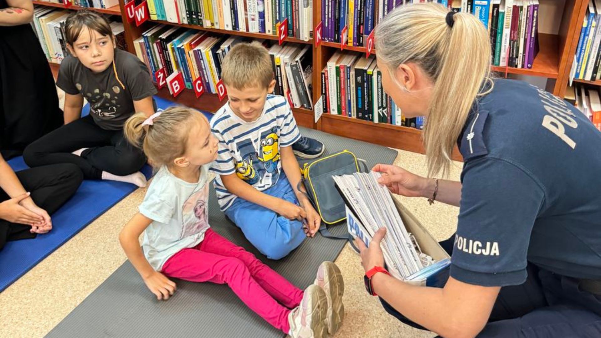 Policjantki z Wejherowa rozmawiały o bezpieczeństwie nad wodą / Fot. KPP Wejherowo | Gazeta Morska