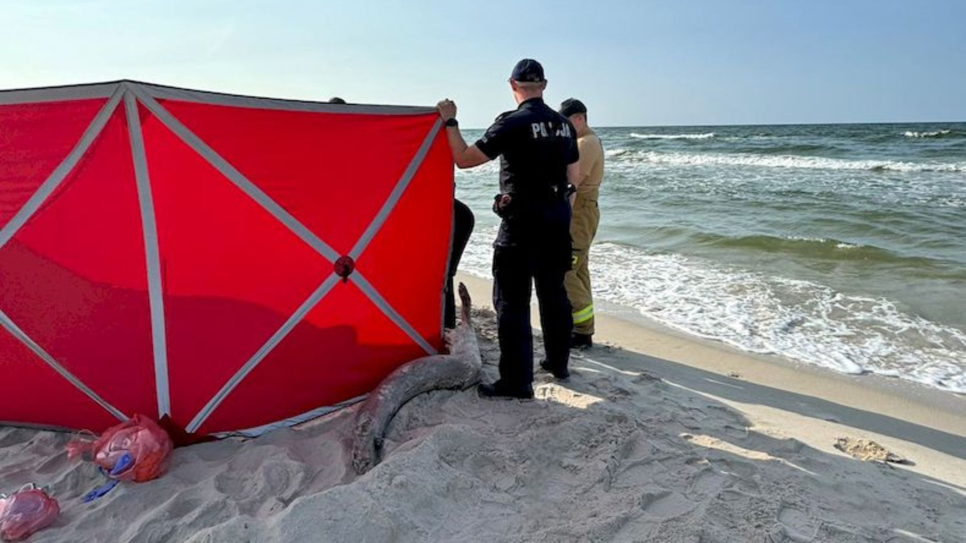 Utonięcie 84-latka na plaży w Białogórze / fot. Pomorska Policja | Gazeta Morska