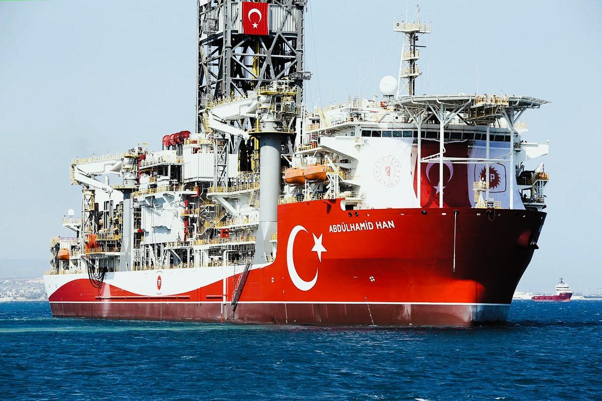 fot. Statek wiertniczy Abdülhamid Han