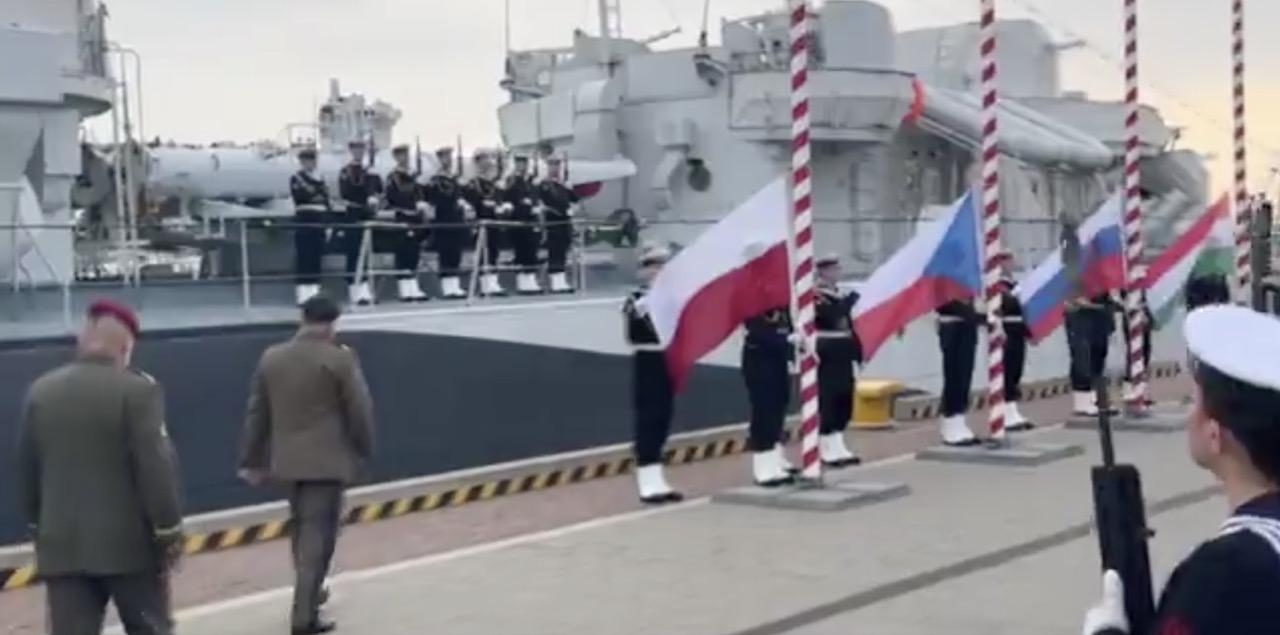 kadr z filmu  Sztab Generalny WP